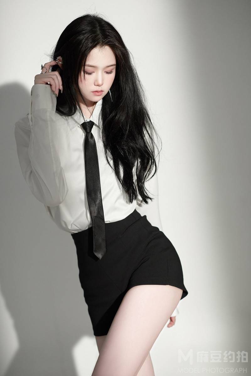 黑白模特