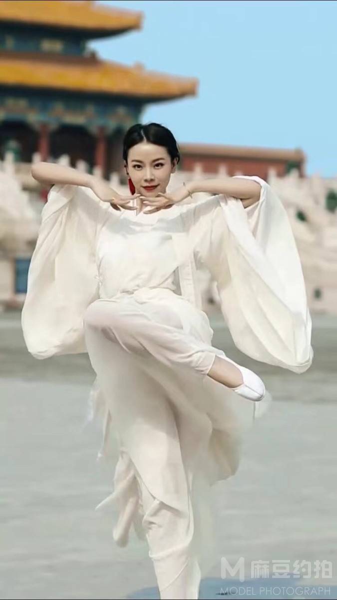黑白模特