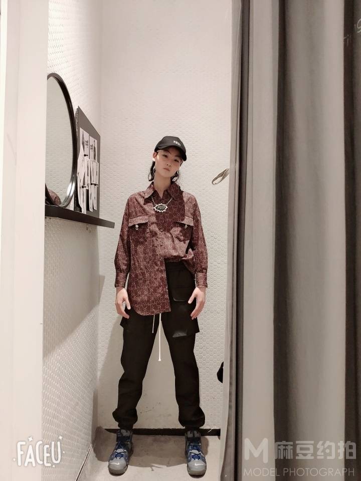 情绪模特