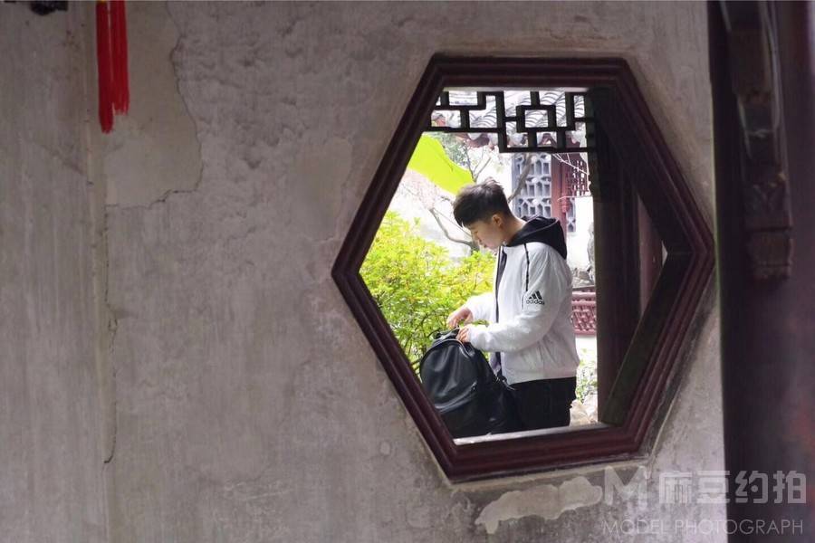 情绪模特
