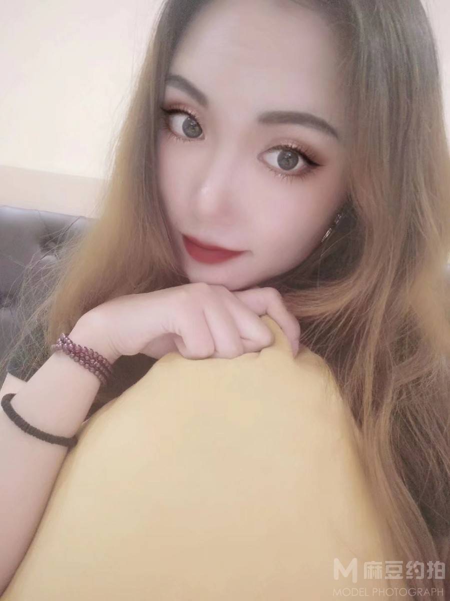 黑白模特