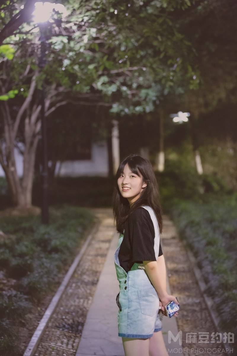 黑白模特