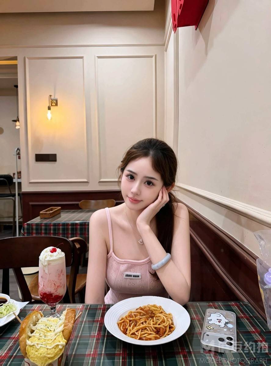宝丽来模特