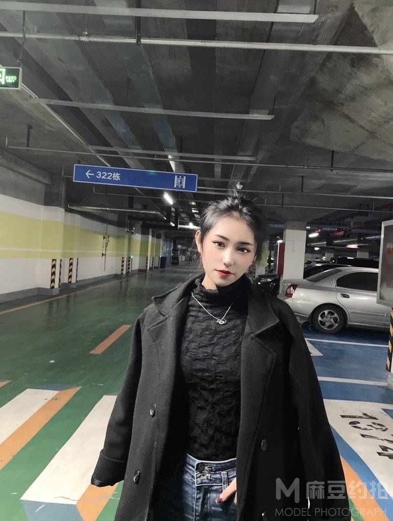 黑白模特