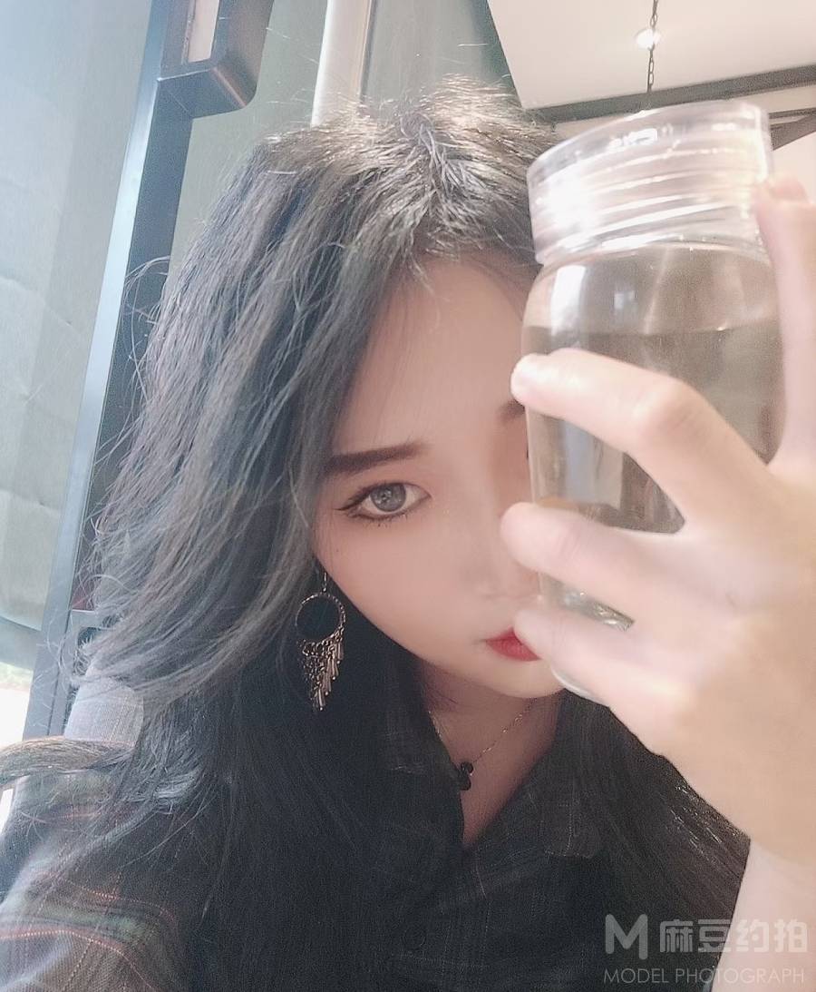 黑白模特
