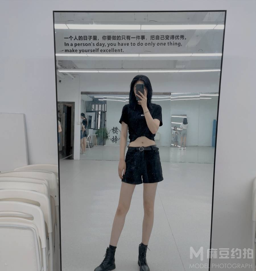 黑白模特