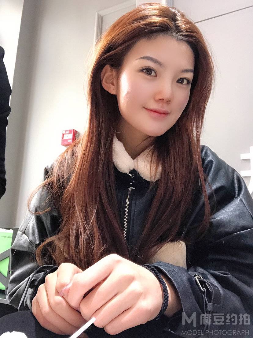 黑白模特