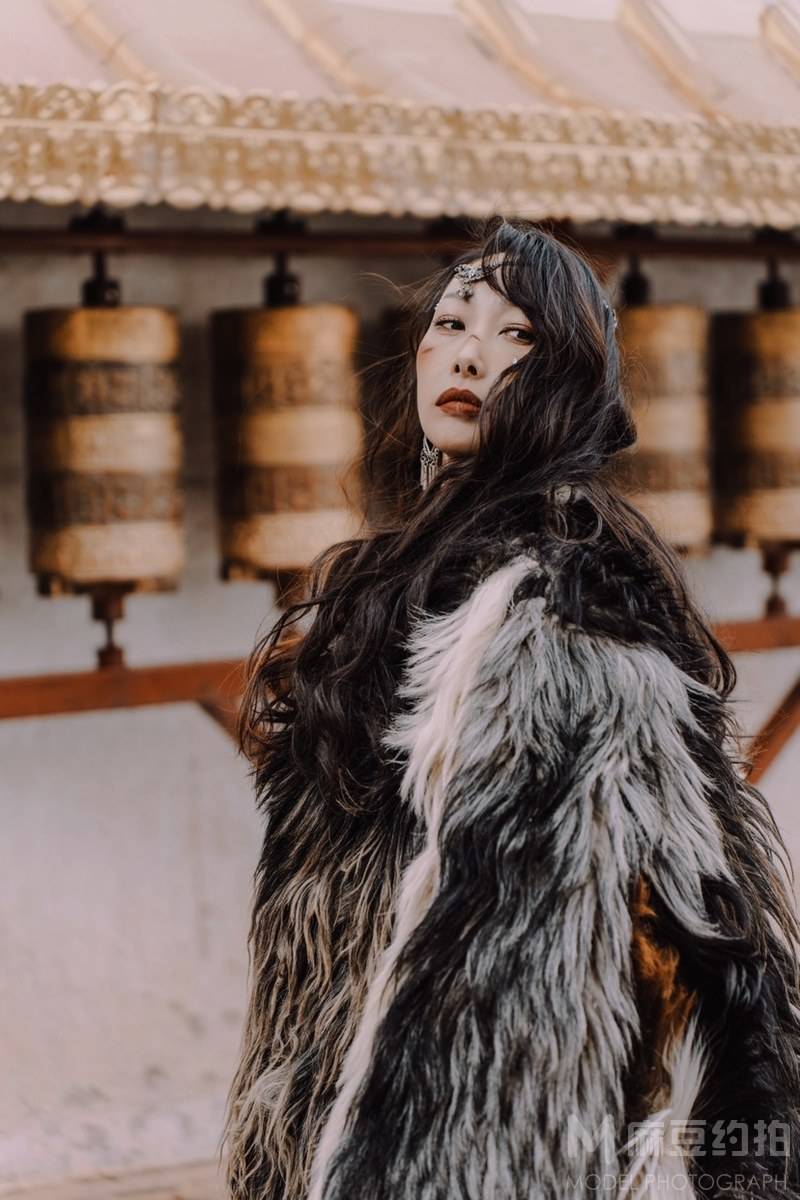 情绪模特
