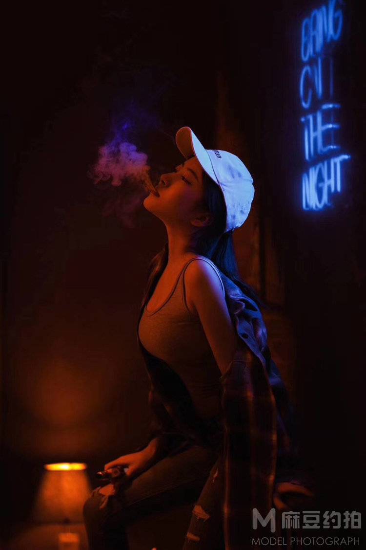 情绪模特