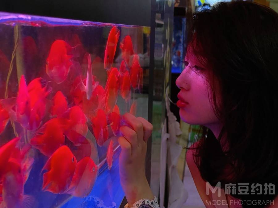 情绪模特