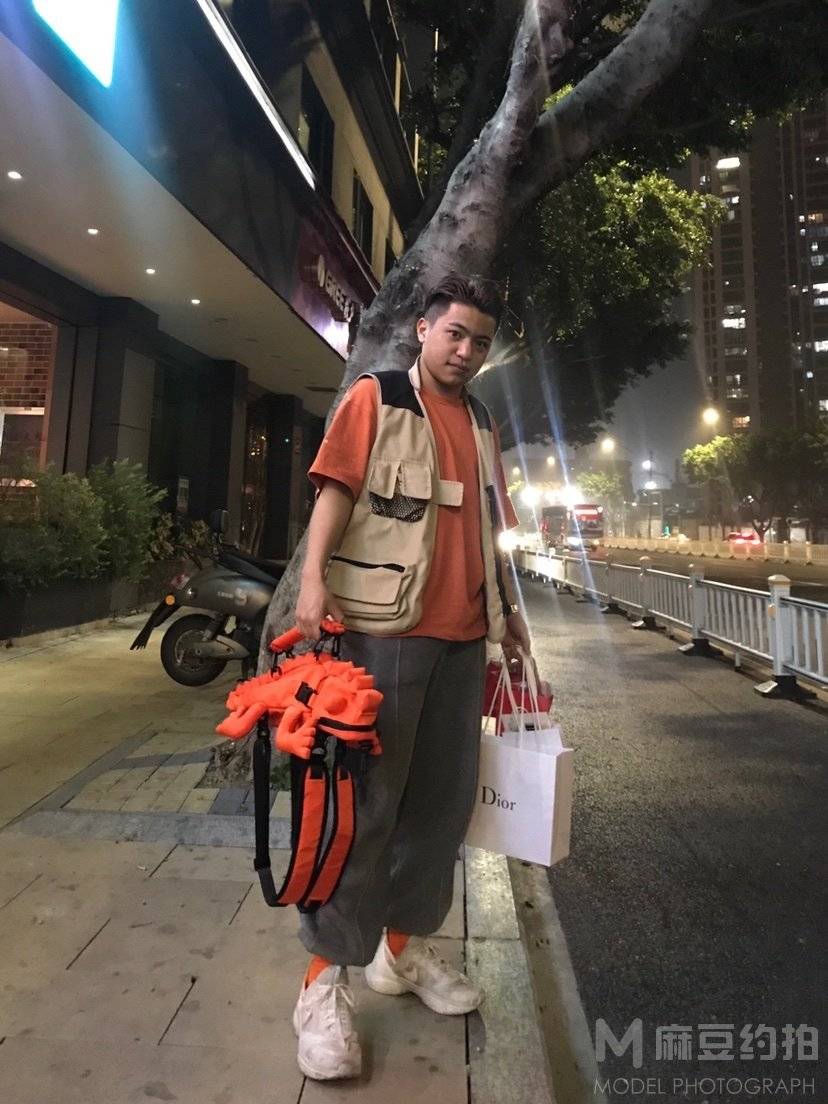情绪模特