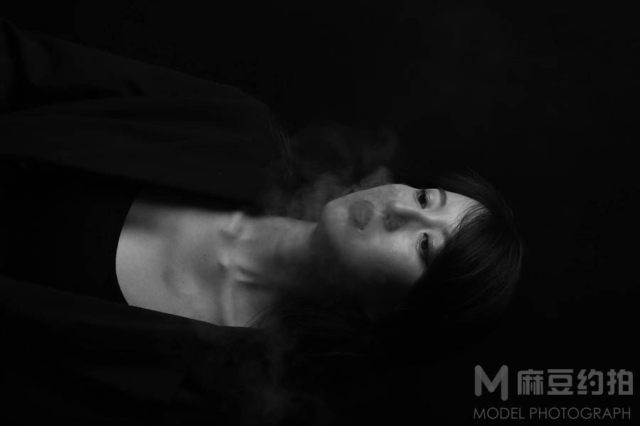 黑白模特