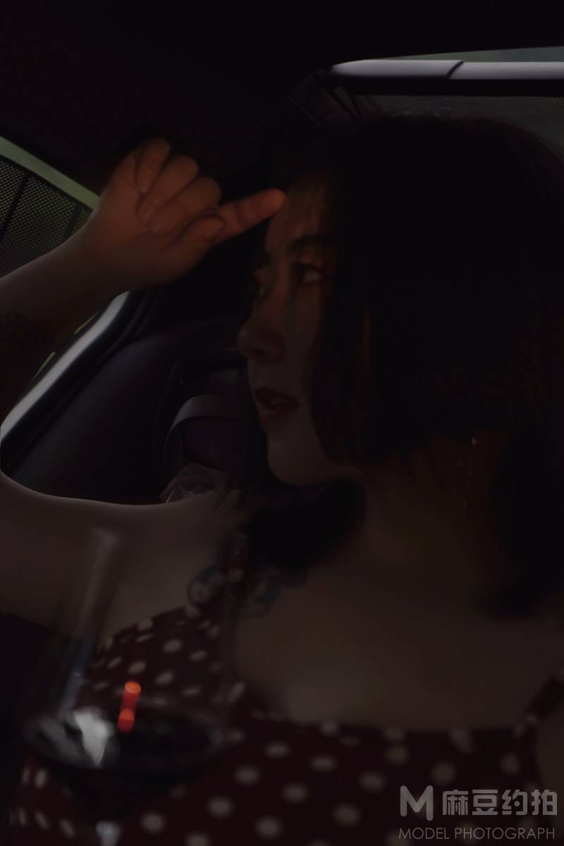 黑白模特