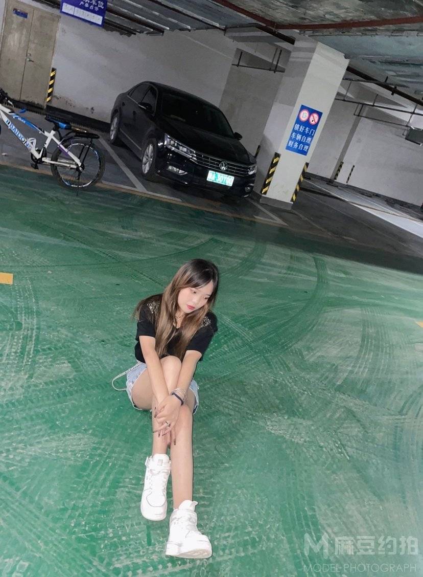黑白模特