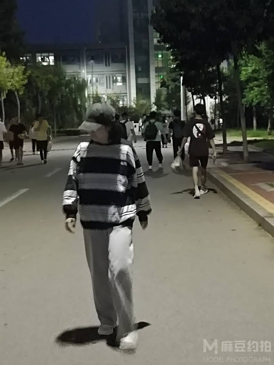 校园模特