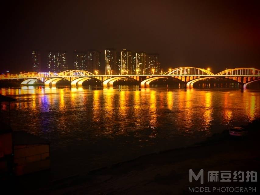 夜景模特