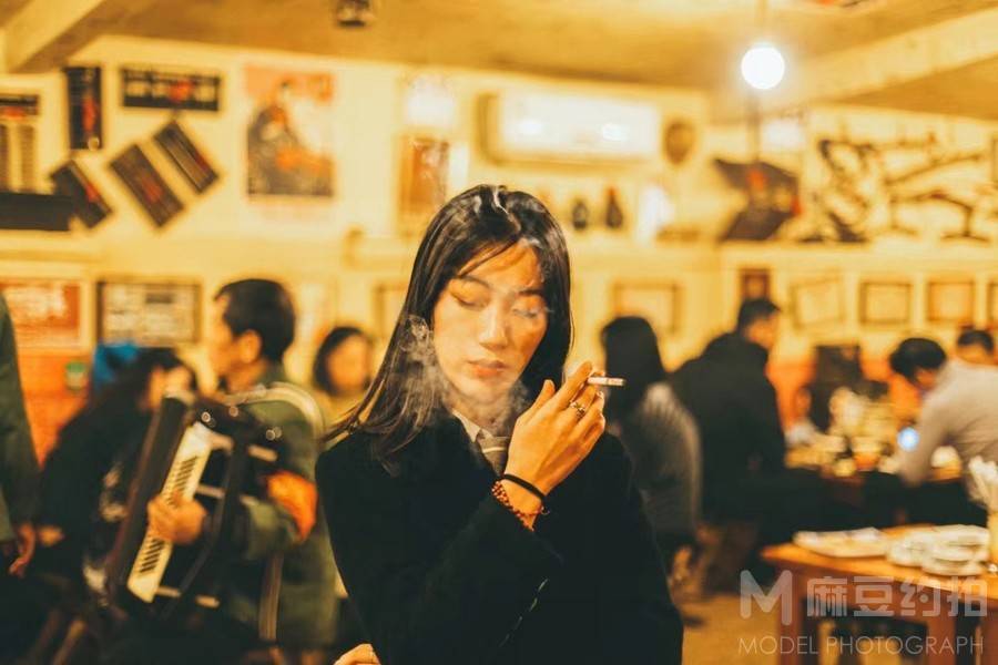 情绪模特