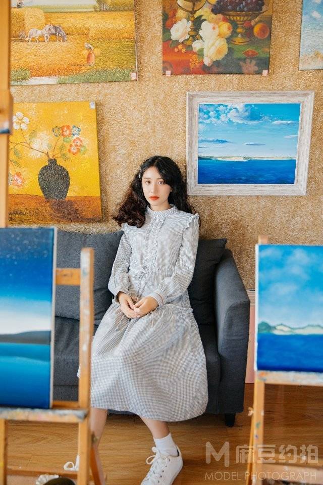 情绪模特