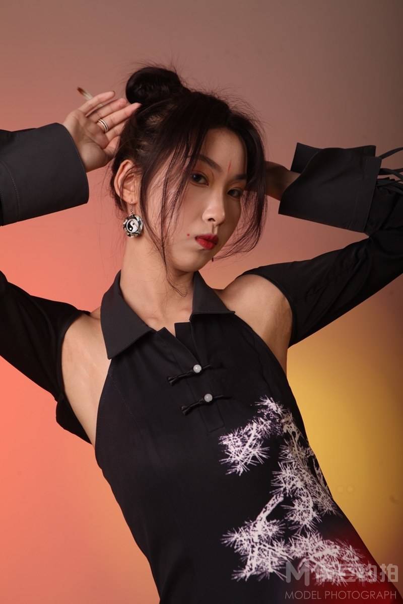 情绪模特