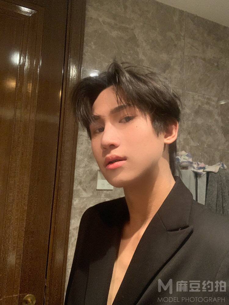 黑白模特