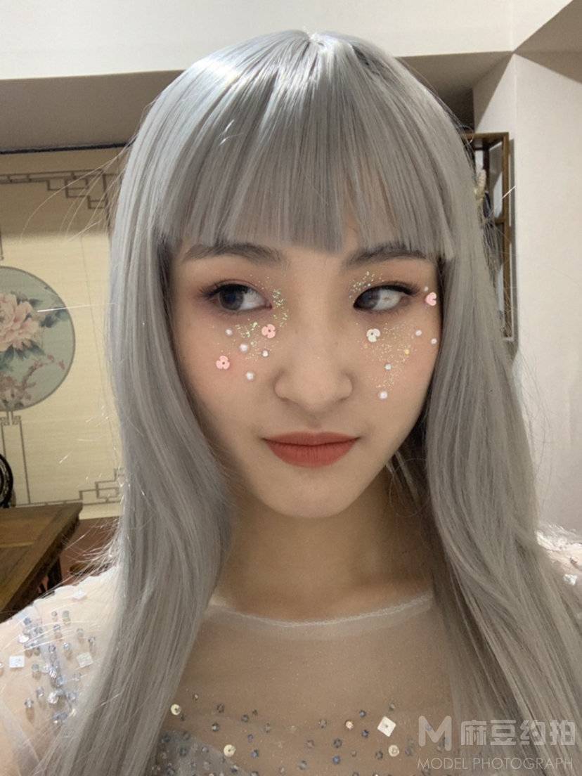情绪模特