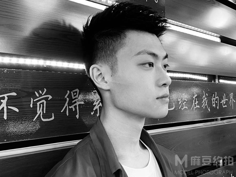 黑白模特