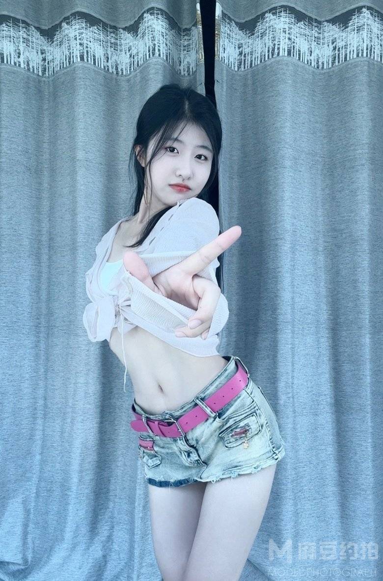 黑白模特