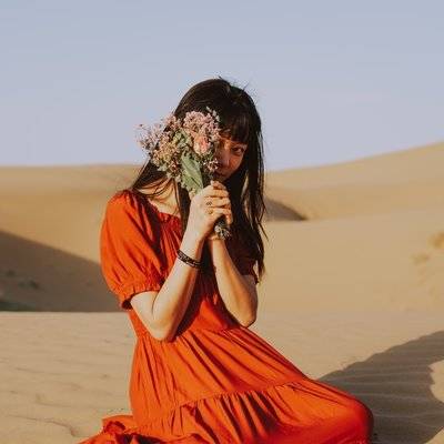 情绪模特