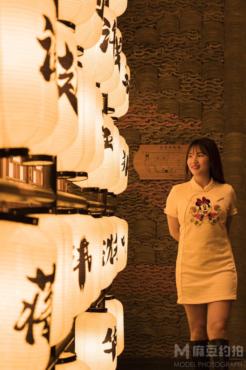情绪模特