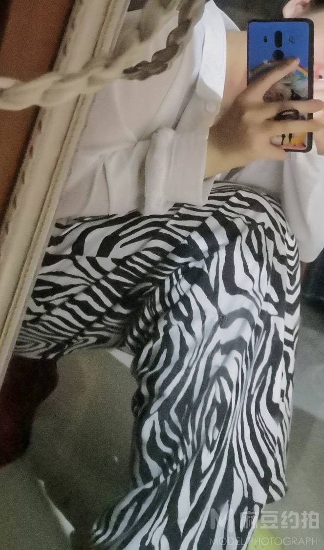 黑白模特
