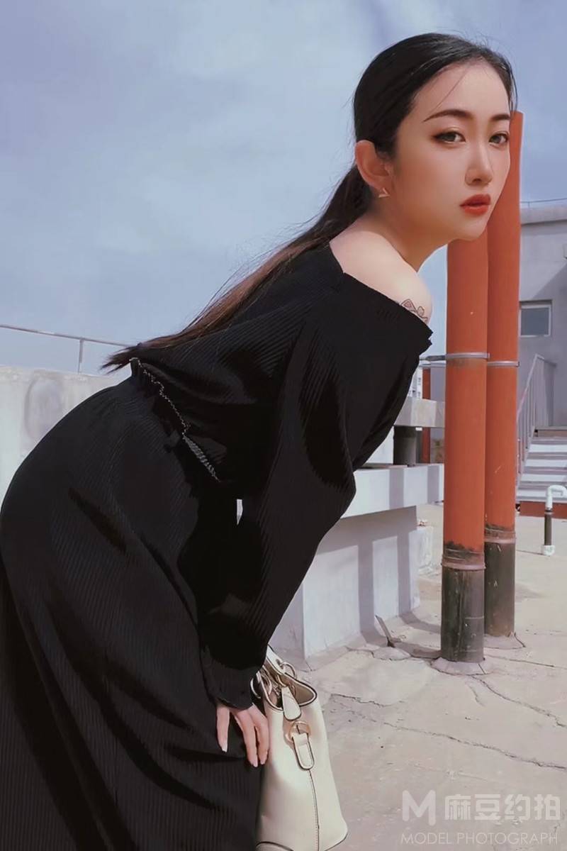 黑白模特