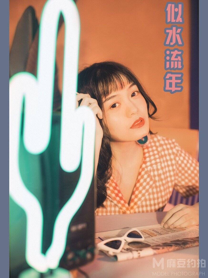 情绪模特