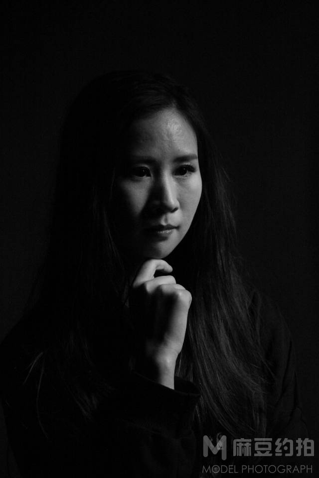 黑白模特