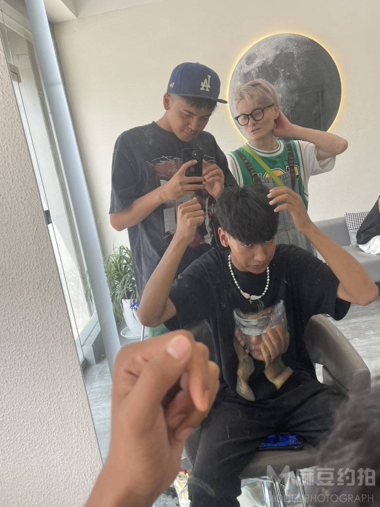 黑白模特