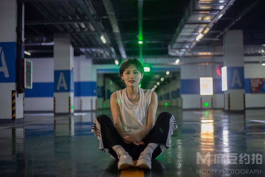 黑白模特