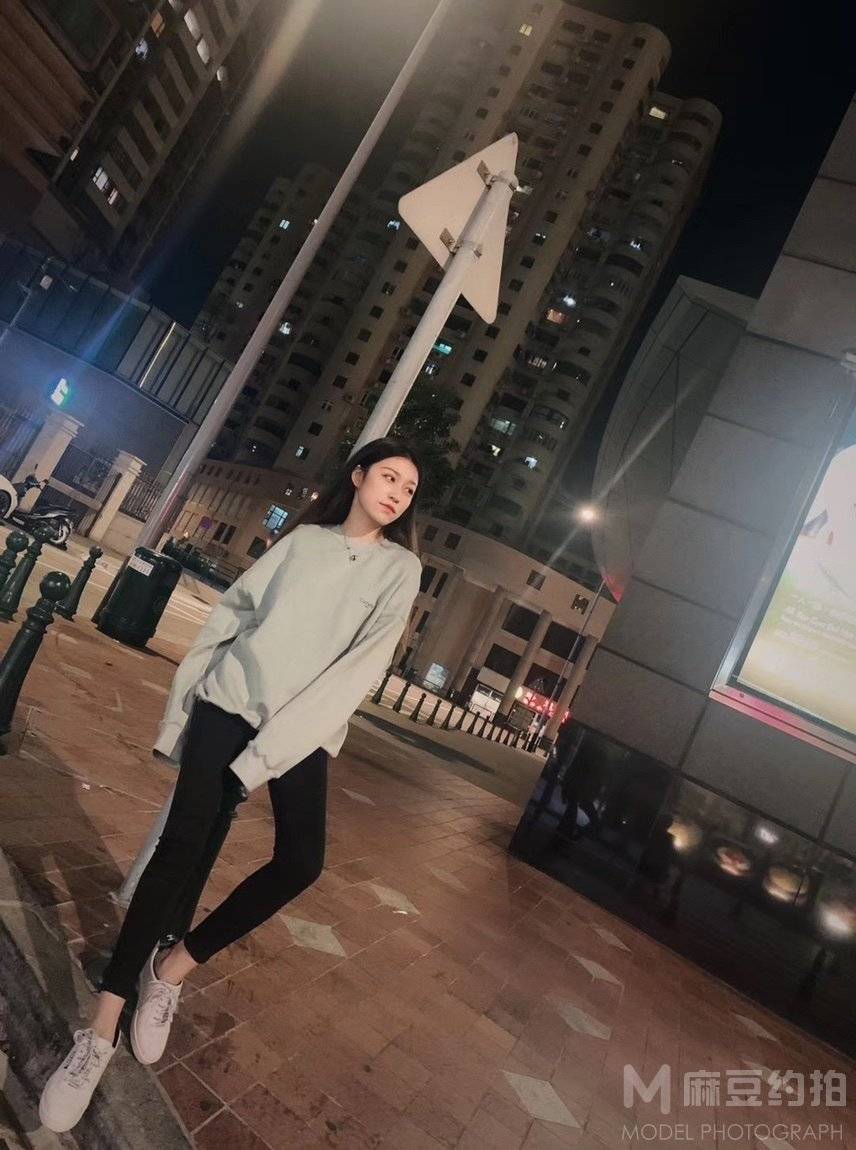 黑白模特