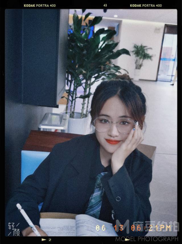 情绪模特