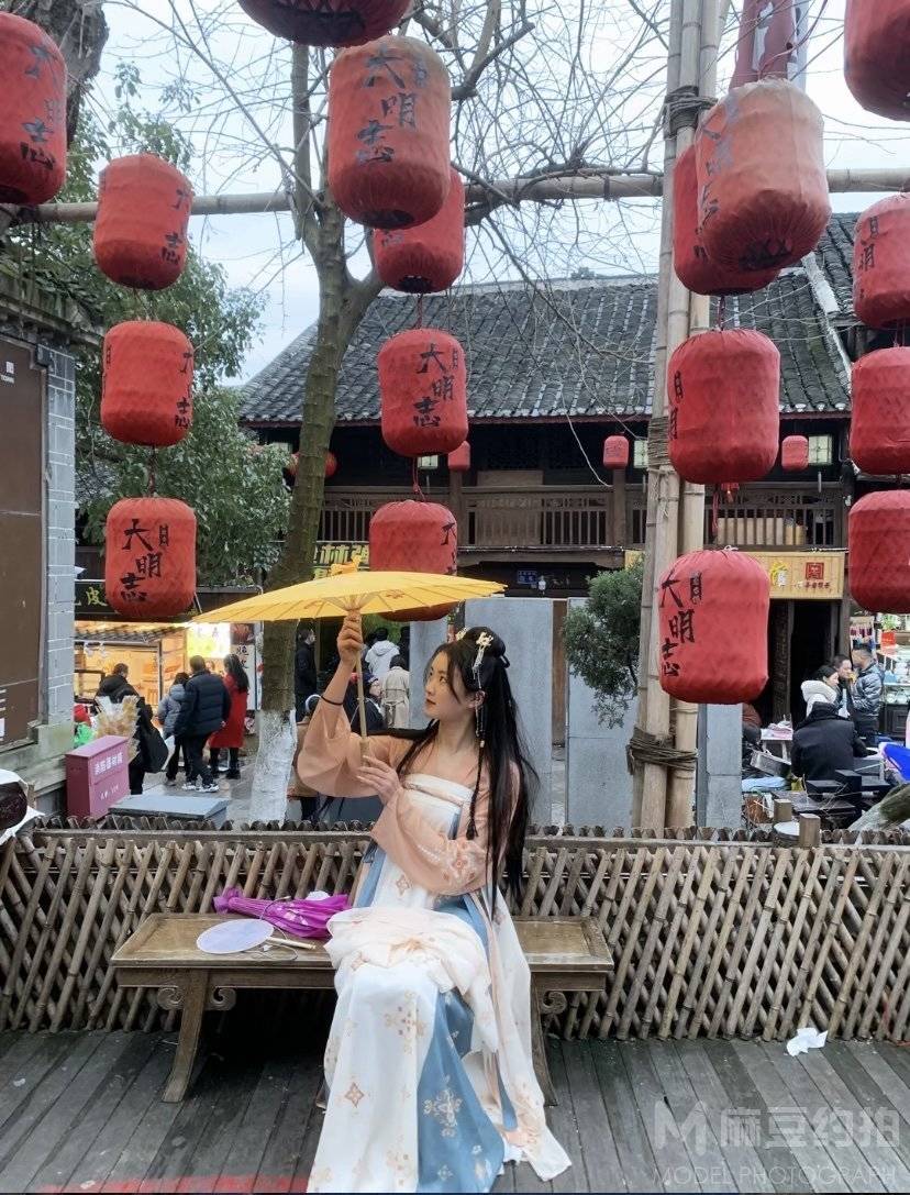 汉服模特