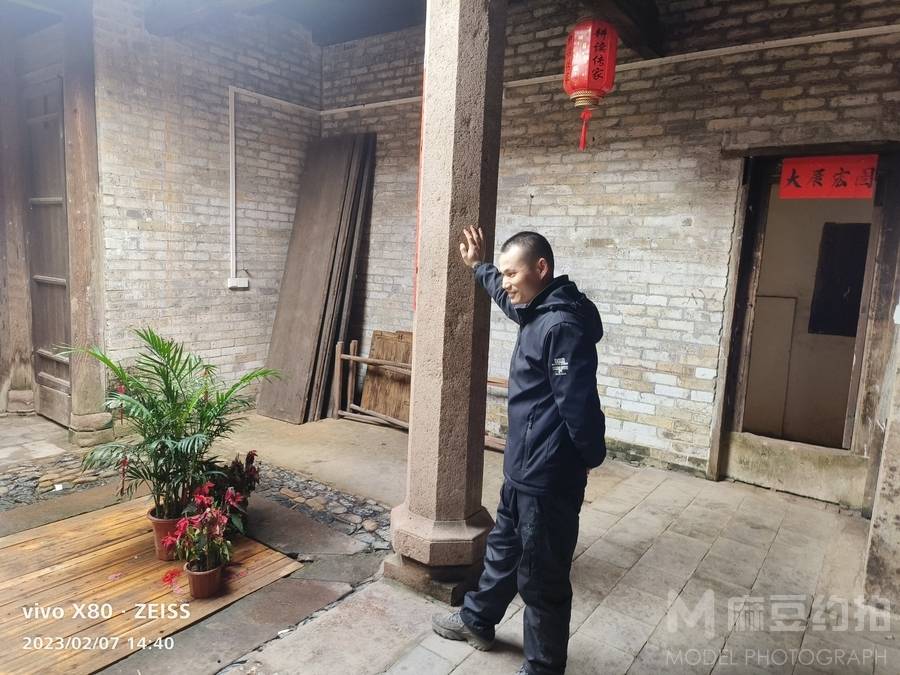 情绪模特