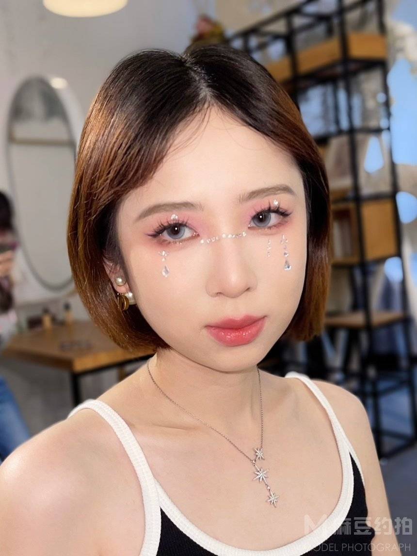 妆容模特