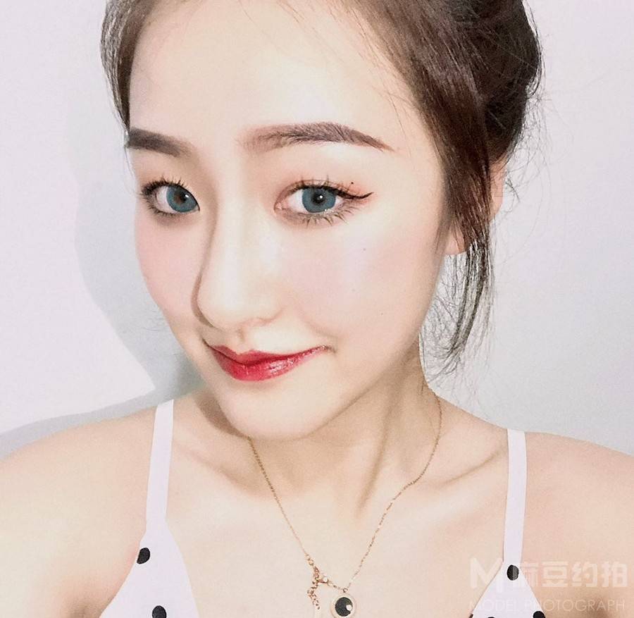 妆容模特