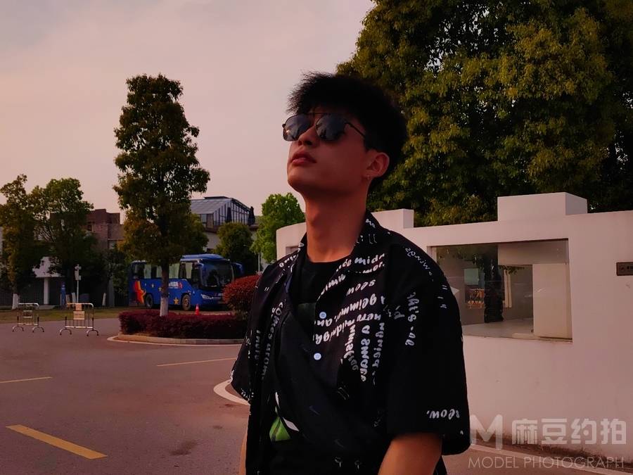 情绪模特