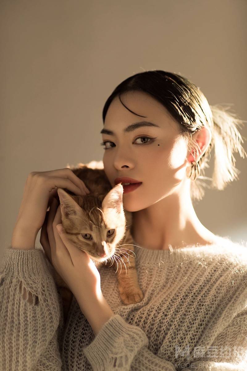 情绪模特