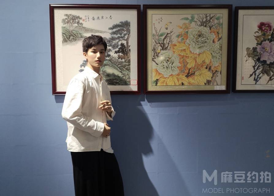 情绪模特