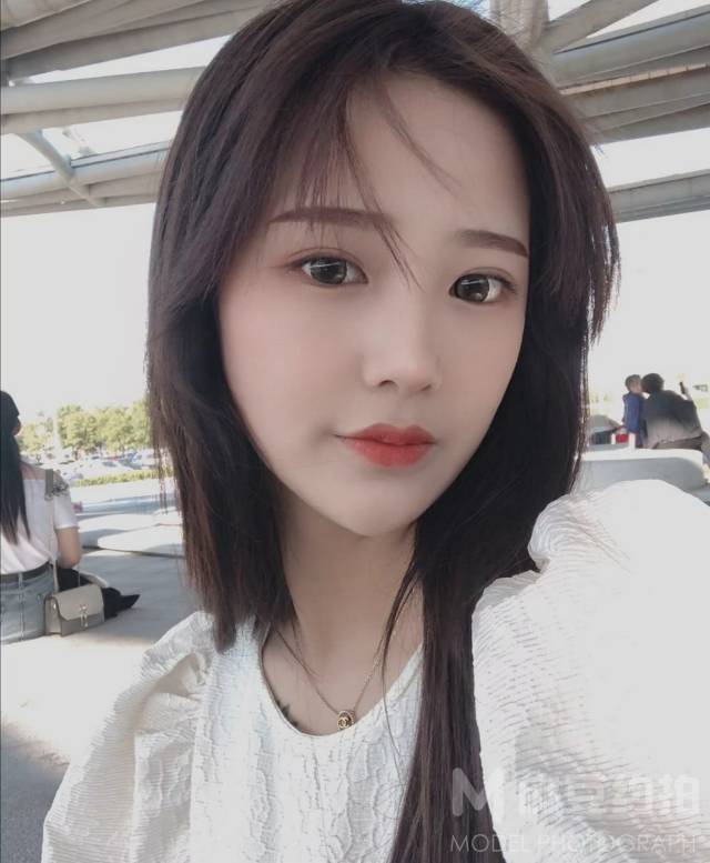 宝丽来模特
