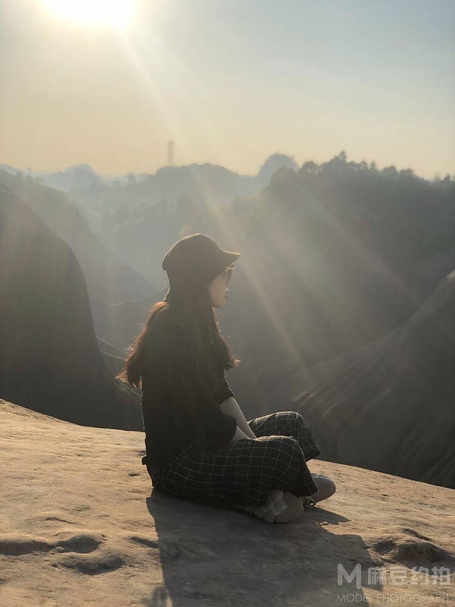 情绪模特