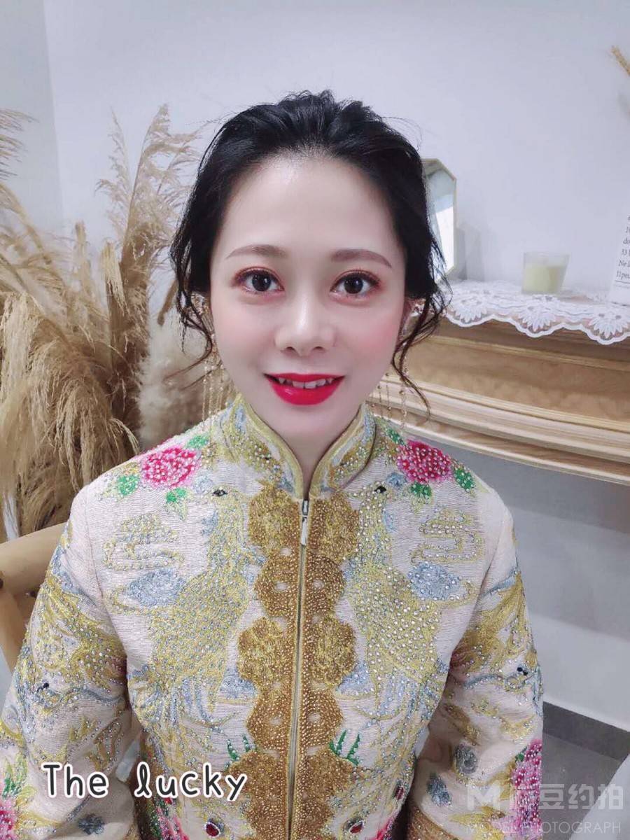 妆容模特