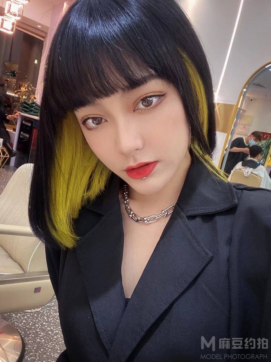 情绪模特
