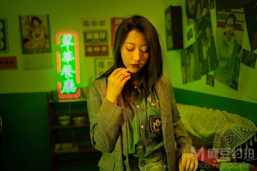情绪模特