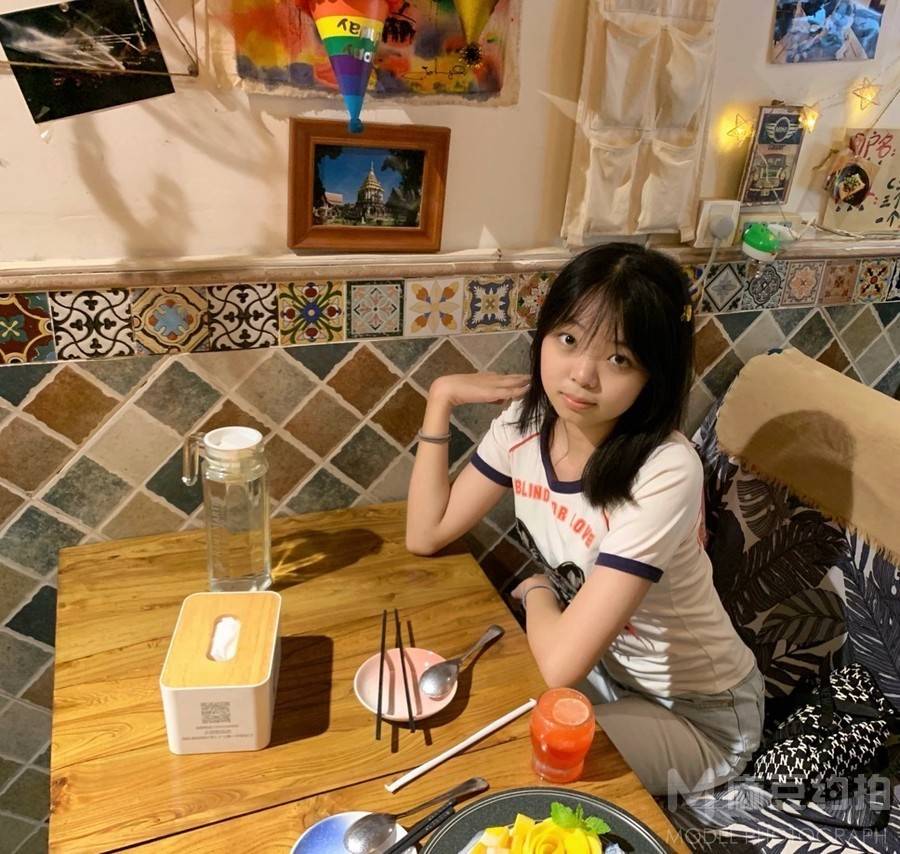 校园模特